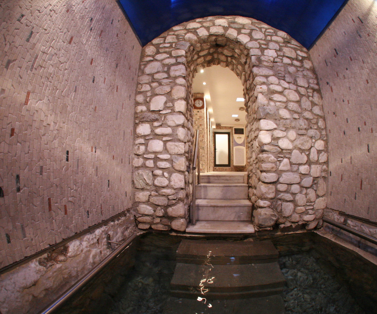  Loutra Pozar bazeni unutra 